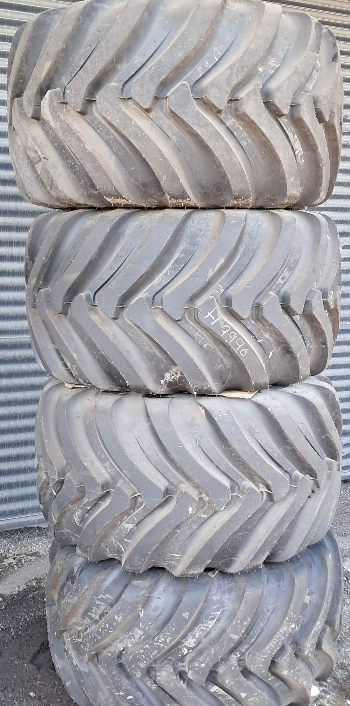 600/50-22.5 Nokia Excavator 24pr H9996(4)
AFM/20x22.5 10/281/335 ø27 ET-20/sort