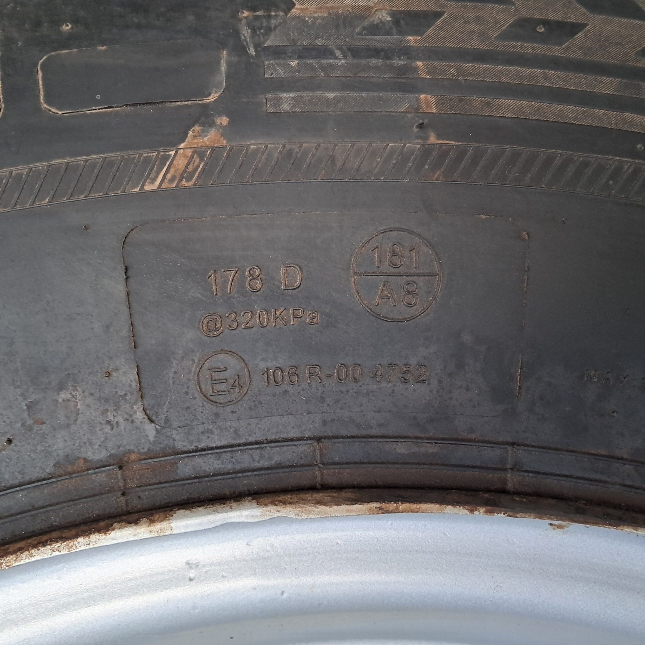 800/65R32 Uniglory ET+130/-145 H107(2)
27DW32 10/281/335 ø24 BKF490/Case sølv - Billede 3