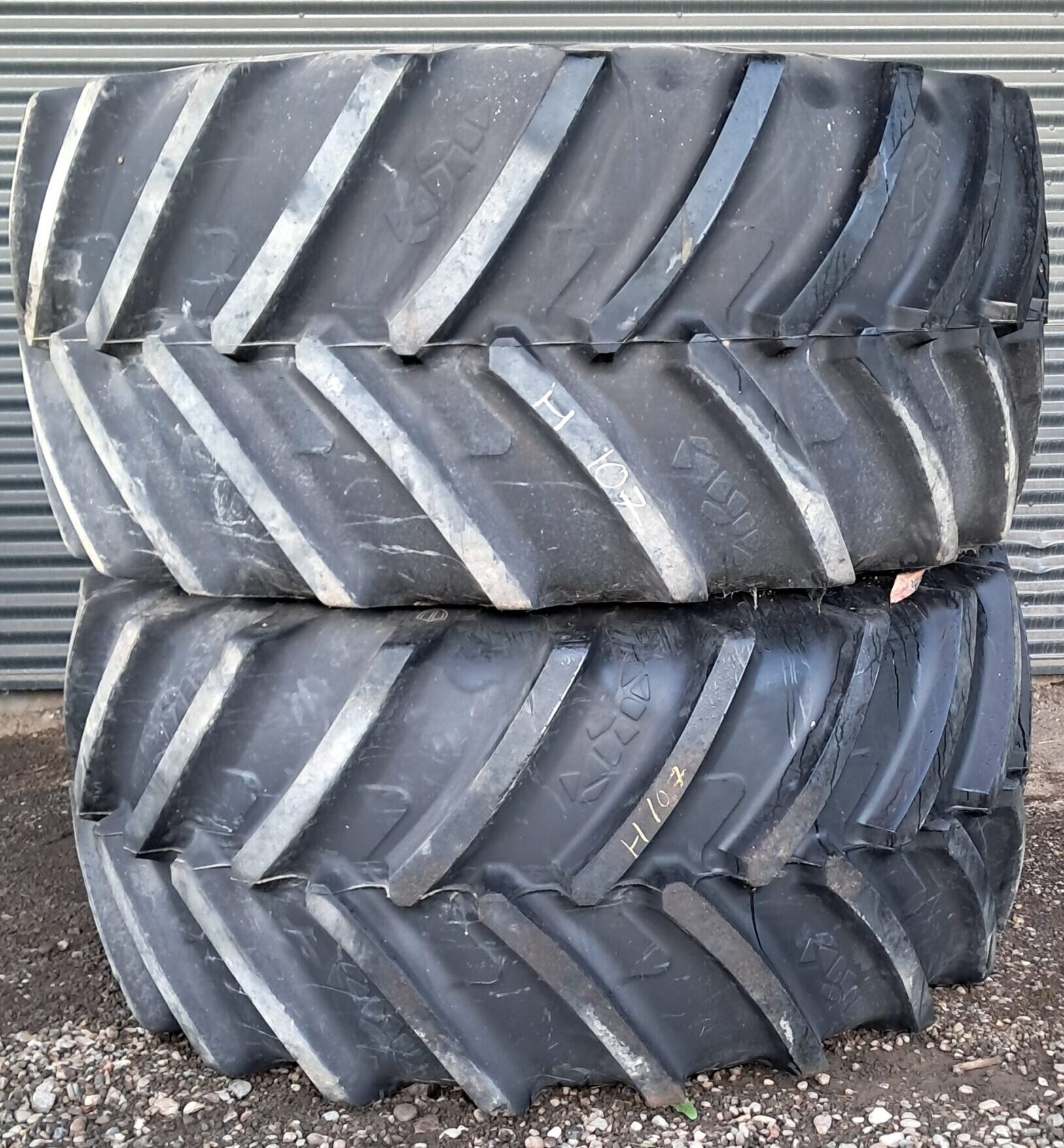800/65R32 Uniglory ET+130/-145 H107(2)
27DW32 10/281/335 ø24 BKF490/Case sølv