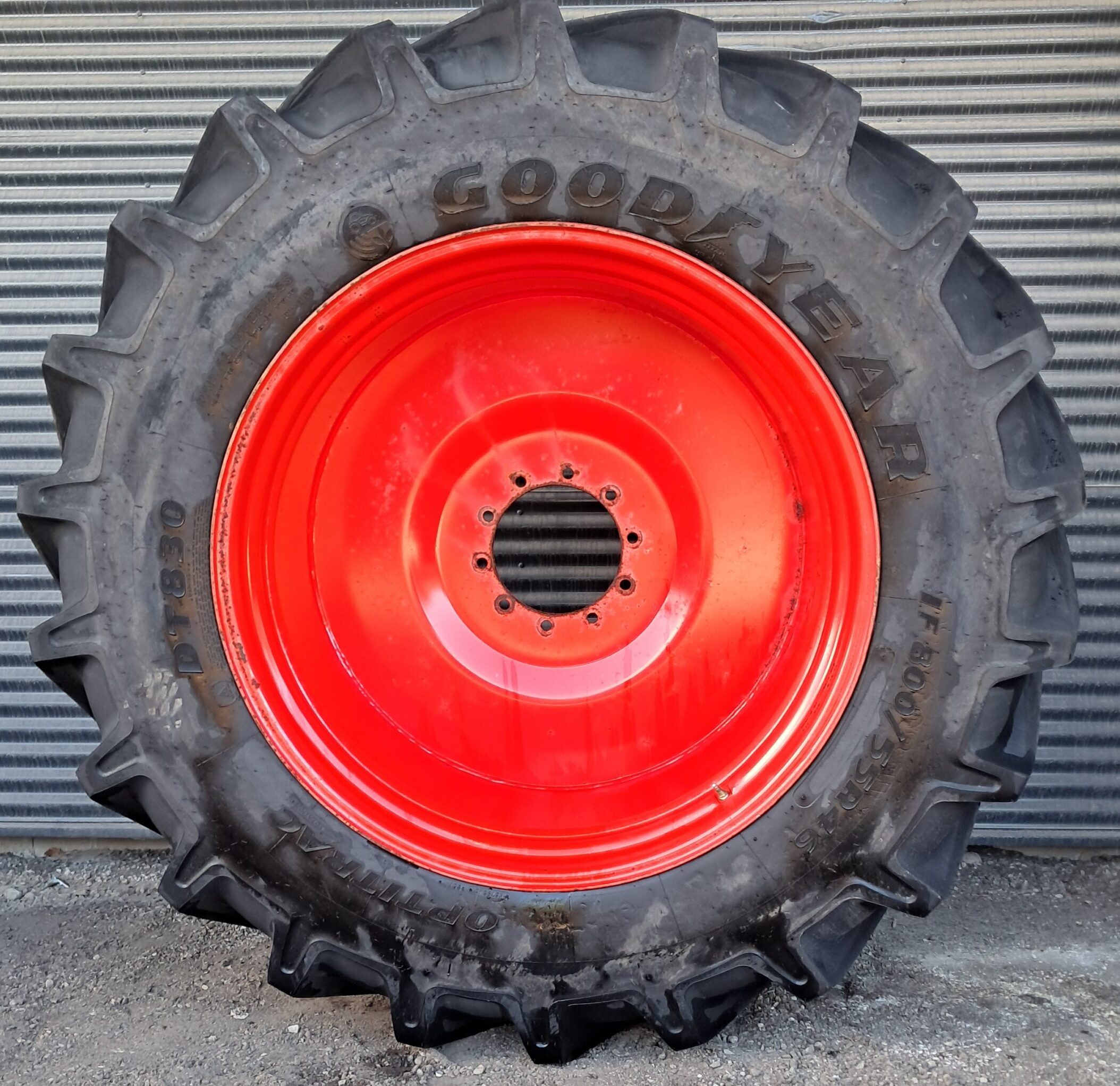 800/55R46 Goodyear DT830 182D(2)
28DW46 10/281/335 ø24 ET-85/ Fendt - Billede 2