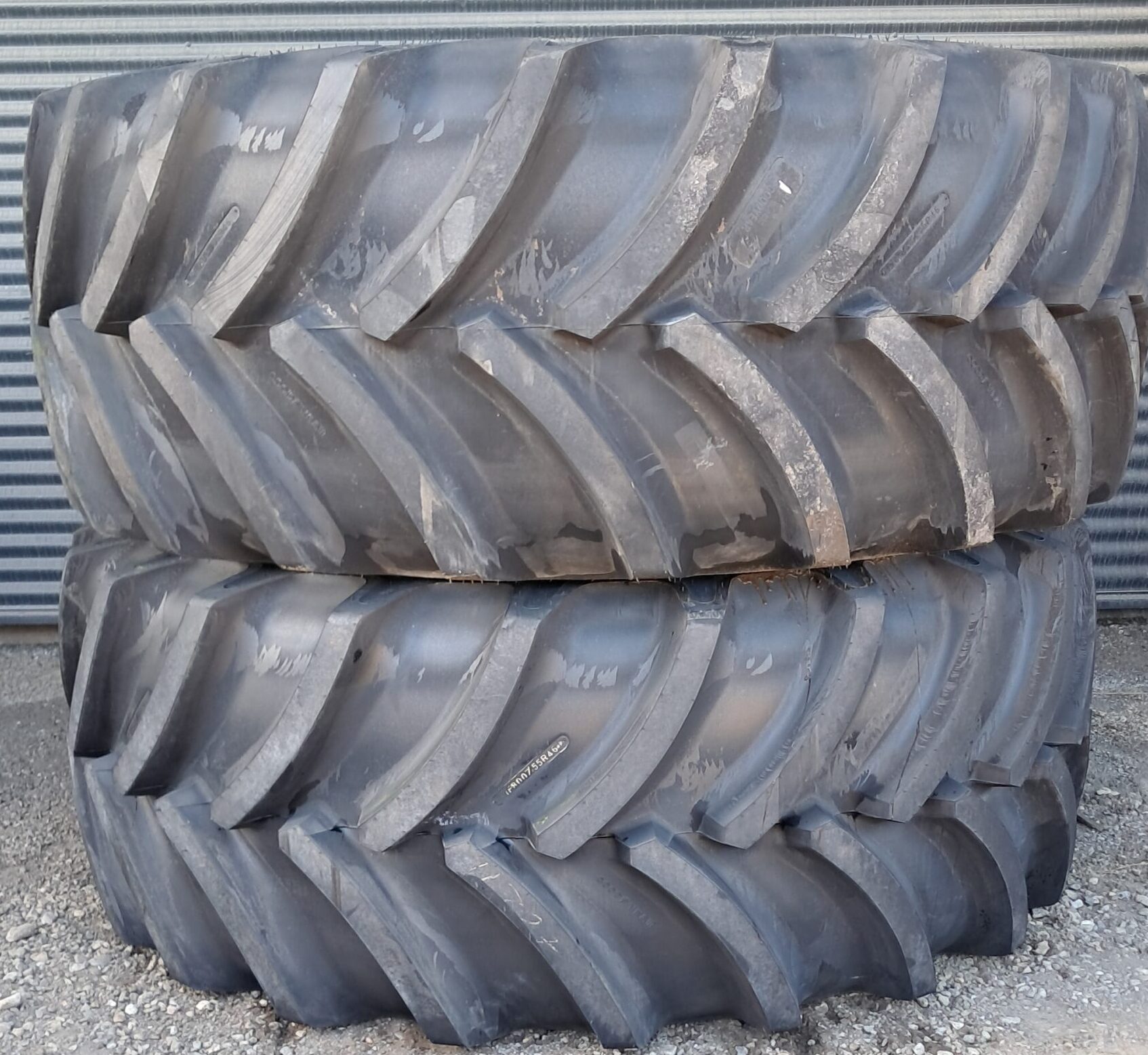 800/55R46 Goodyear DT830 182D(2)
28DW46 10/281/335 ø24 ET-85/ Fendt